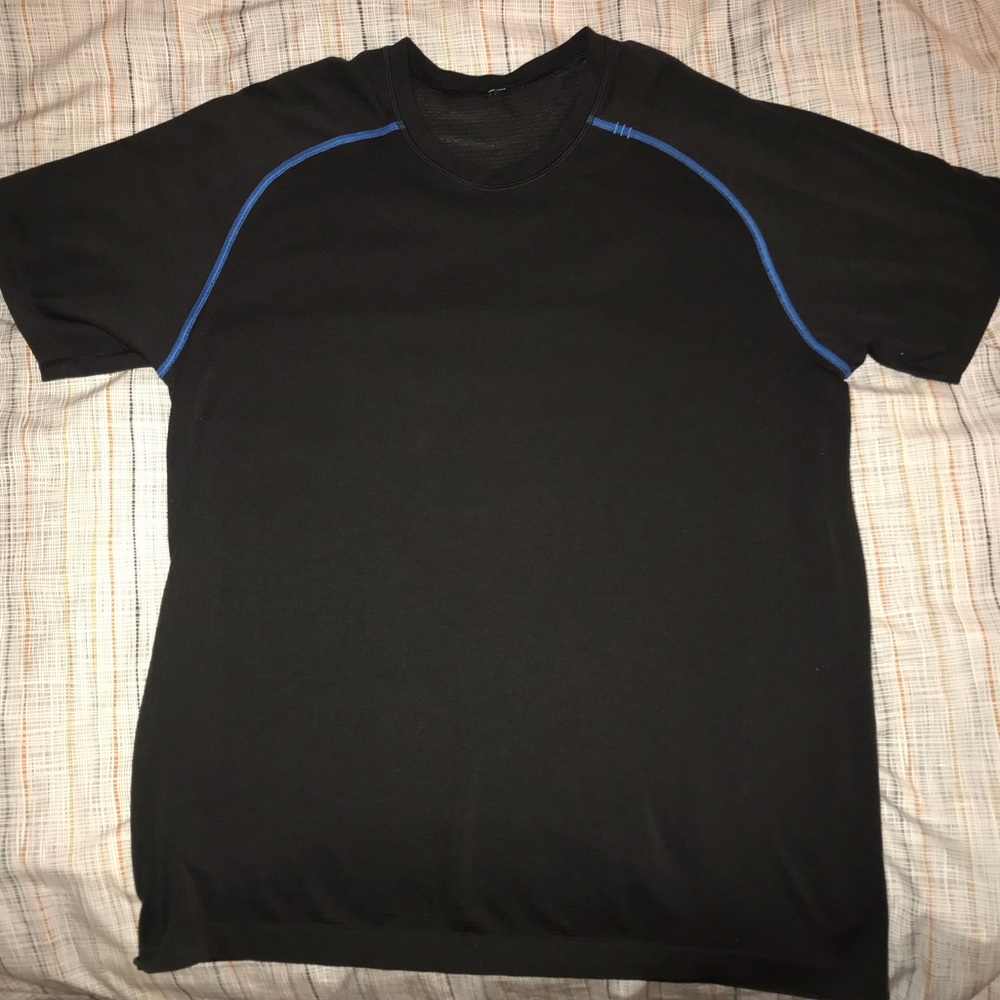 Lululemon vent tech short sleeve shirt